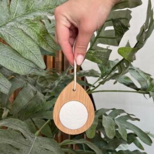 Houten geurhanger lotus